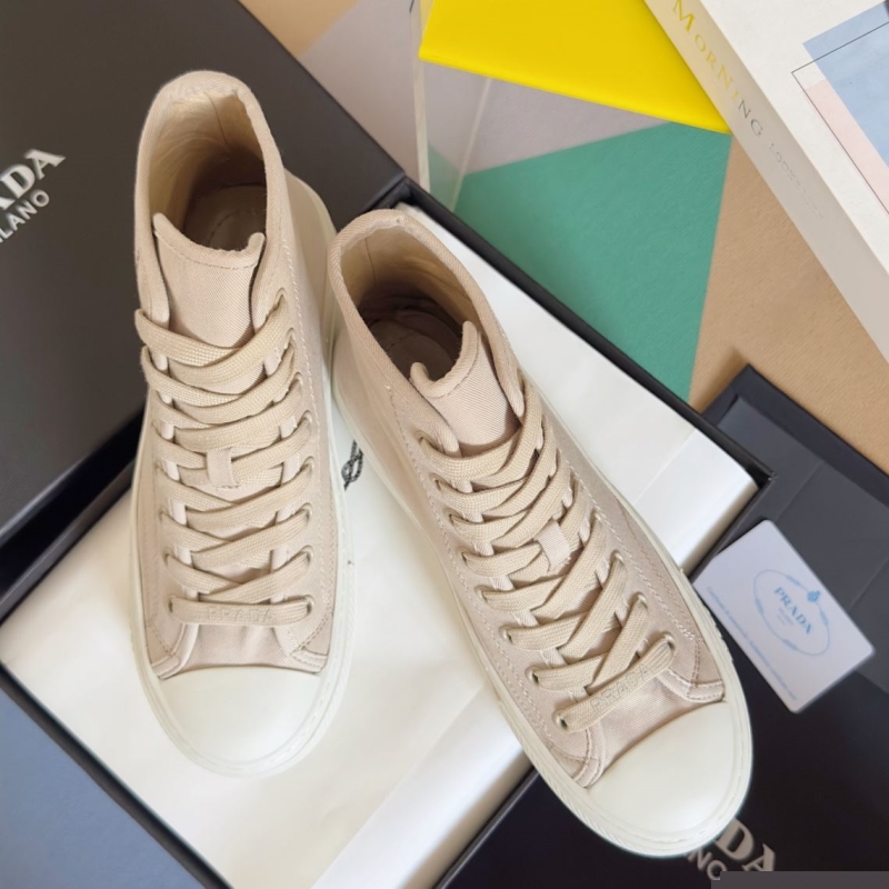 Pra*a casual shoes